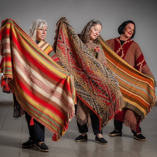 Prendas en telar nativo