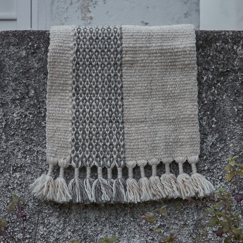 Mantas en telar nativo