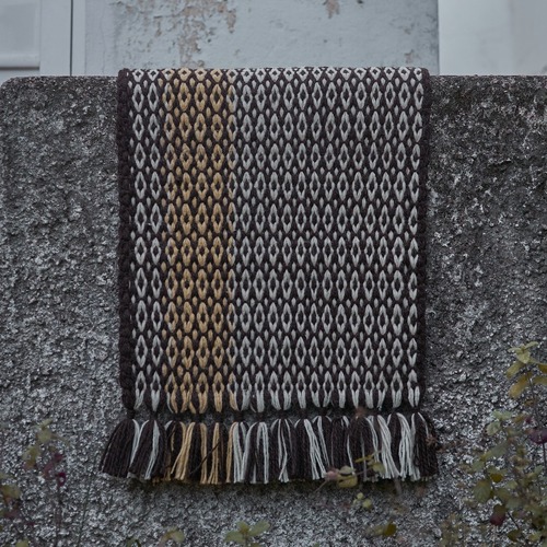 Mantas en telar nativo