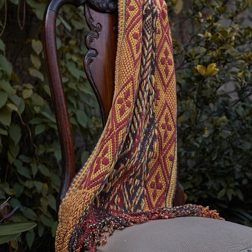 Prendas en telar nativo