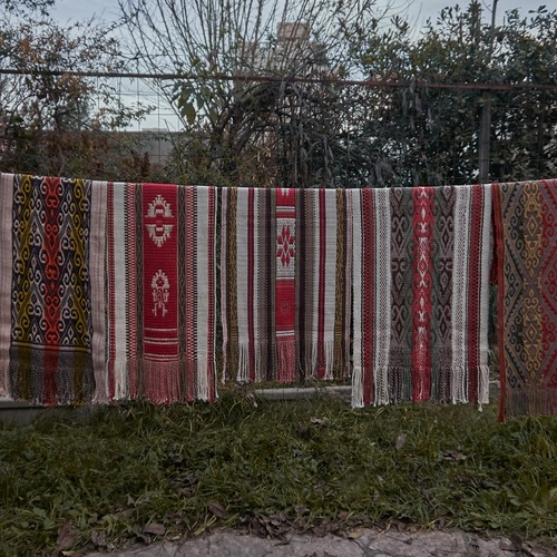 Prendas en telar nativo