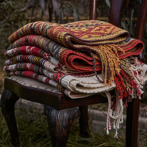 Prendas en telar nativo