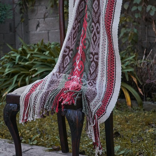 Prendas en telar nativo